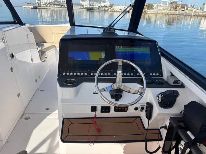 Yacht Photos Pics 2019 EVERGLADES 340 DC - Image 28
