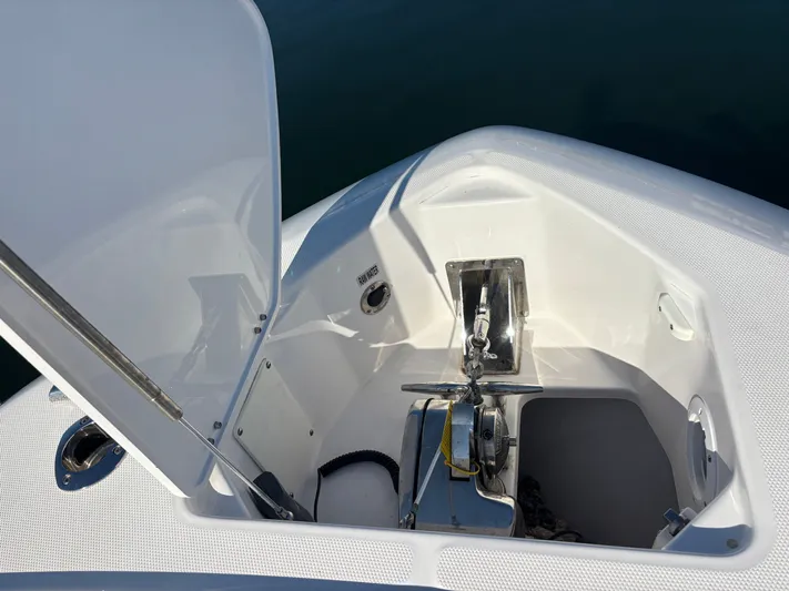  Yacht Photos Pics 2019 EVERGLADES 340 DC - Image 50