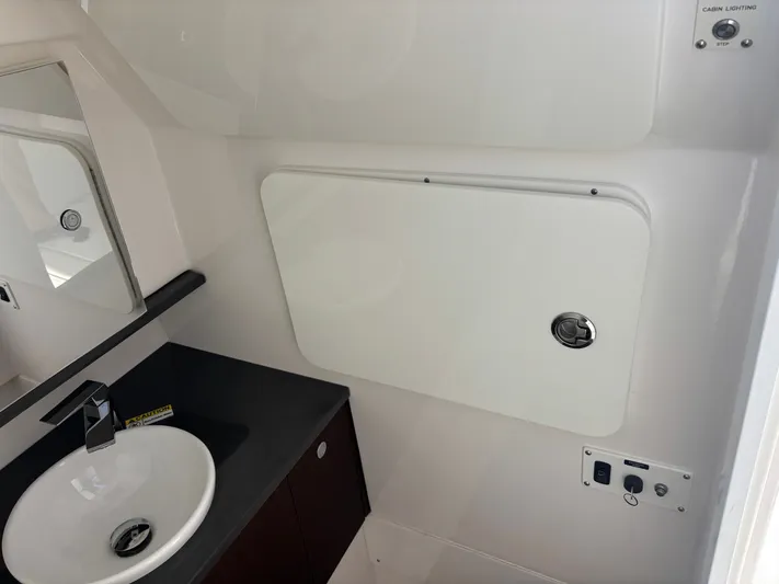  Yacht Photos Pics 2019 EVERGLADES 340 DC - Image 45