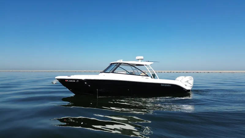  Yacht Photos Pics 2019 EVERGLADES 340 DC - Image 2