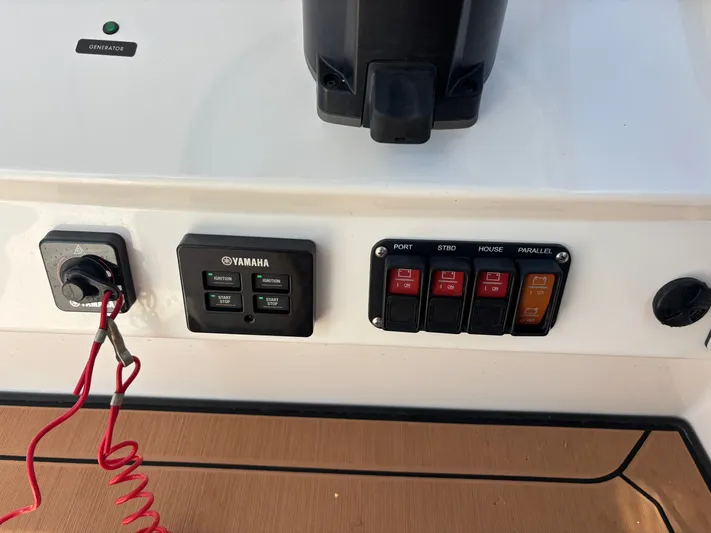  Yacht Photos Pics 2019 EVERGLADES 340 DC - Image 32