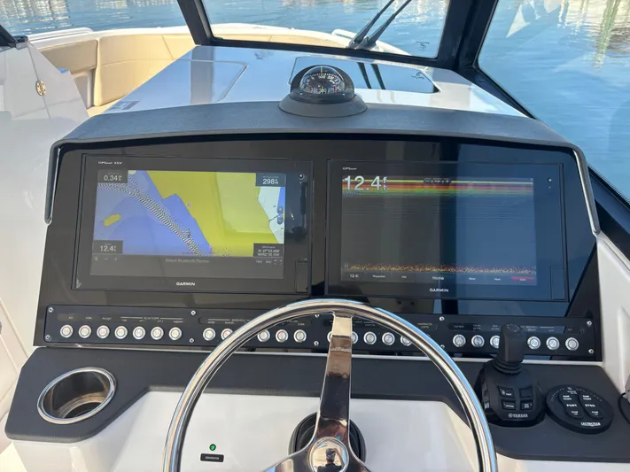  Yacht Photos Pics 2019 EVERGLADES 340 DC - Image 29