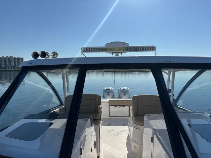  Yacht Photos Pics 2019 EVERGLADES 340 DC - Image 48