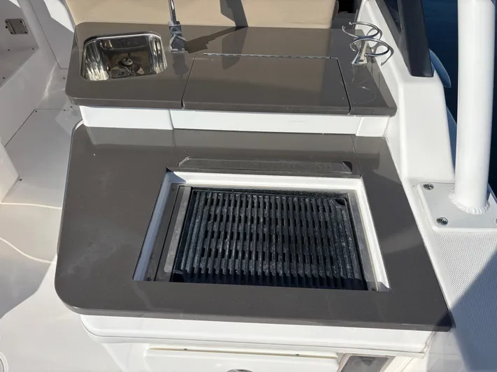  Yacht Photos Pics 2019 EVERGLADES 340 DC - Image 38