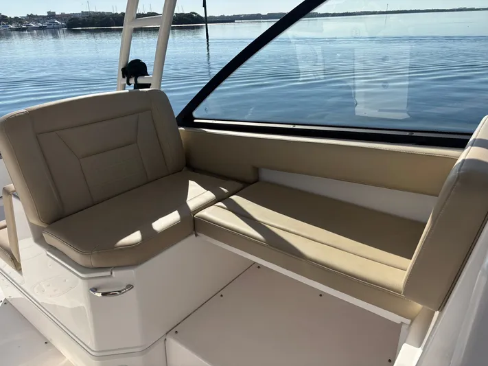  Yacht Photos Pics 2019 EVERGLADES 340 DC - Image 26