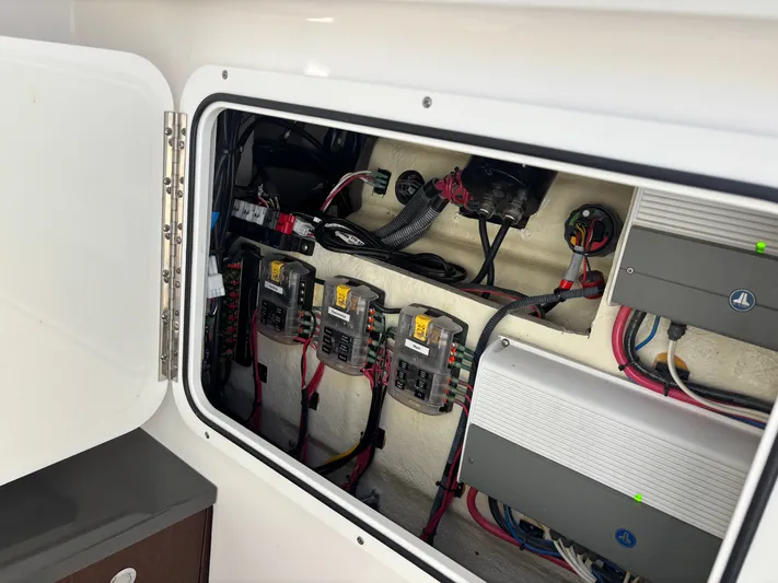  Yacht Photos Pics 2019 EVERGLADES 340 DC - Image 69