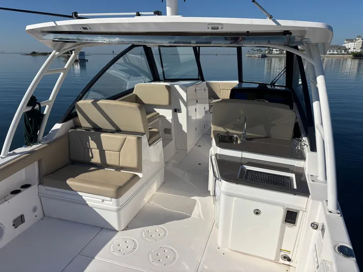  Yacht Photos Pics 2019 EVERGLADES 340 DC - Image 37