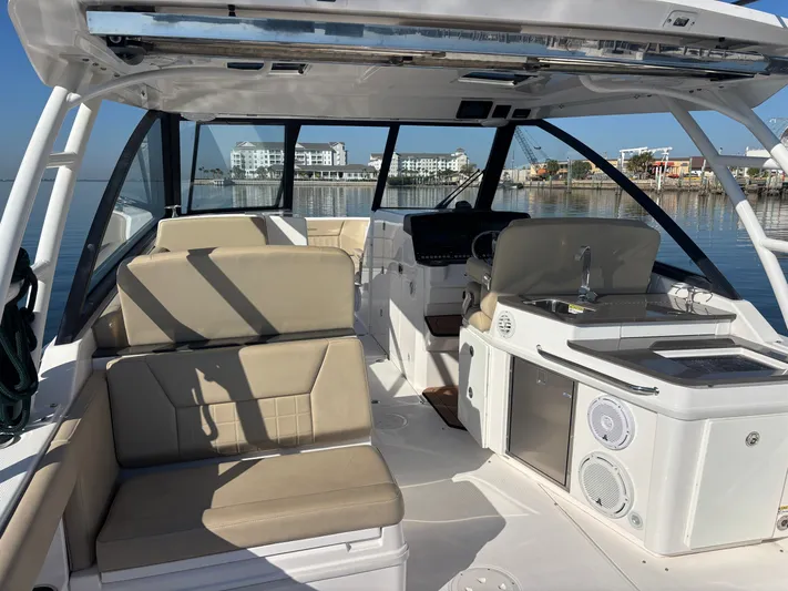  Yacht Photos Pics 2019 EVERGLADES 340 DC - Image 16