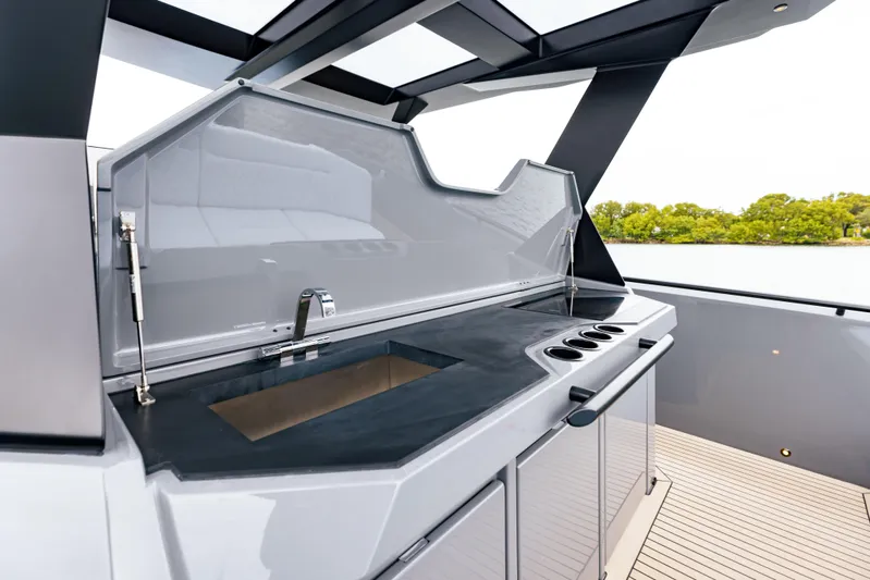  Yacht Photos Pics Outdoor kitchen area on the 2022 Vanquish Yachts VQ40 with sink and stove.