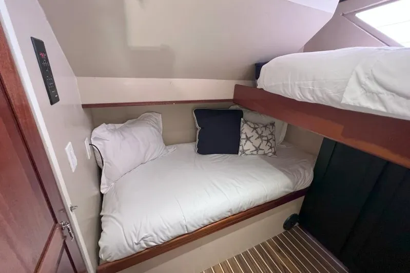 Nother Venture Yacht Photos Pics Cozy cabin with bunk beds in 1989 Hatteras 78 CPMY yacht.