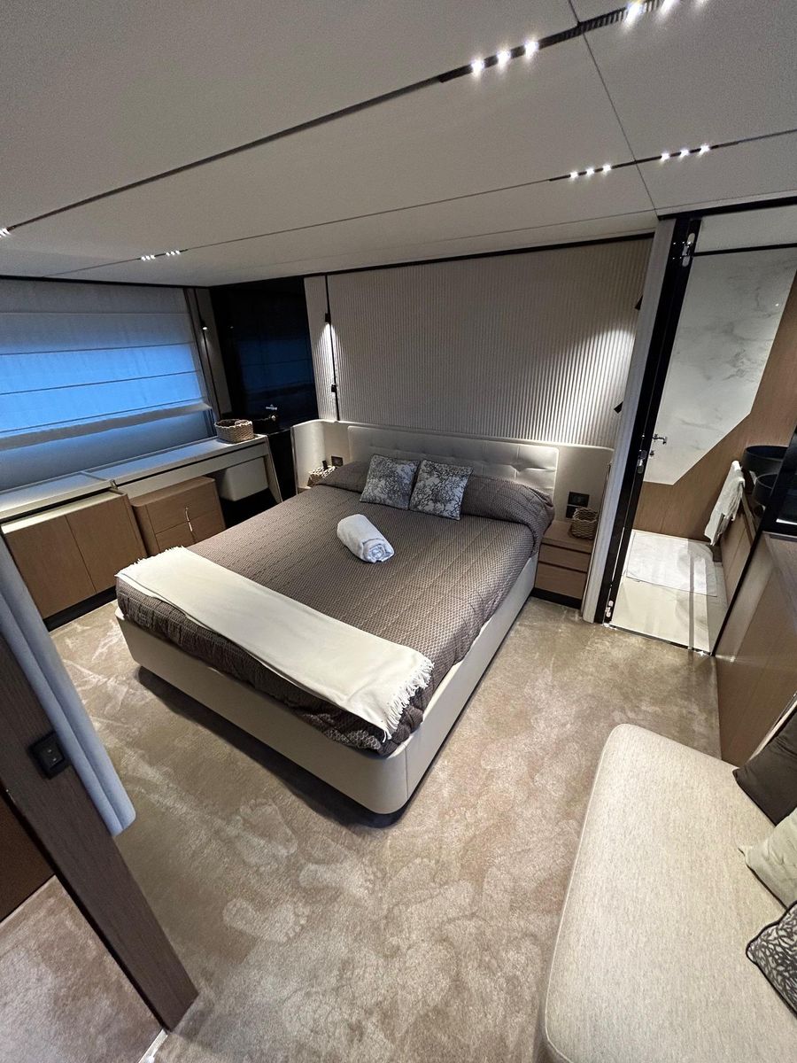 2023 Ferretti Yachts 73 