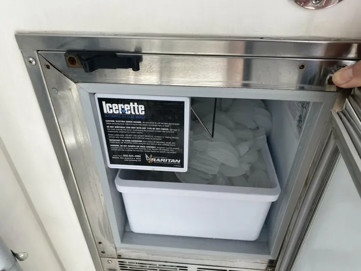 Mjm Grand Yacht Photos Pics 2020 Carver C36 Command Bridge - Image 84