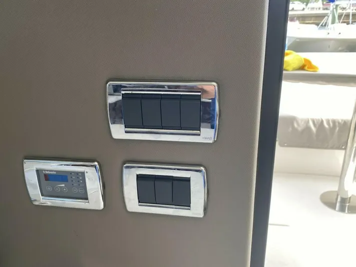 Mjm Grand Yacht Photos Pics 2020 Carver C36 Command Bridge - Image 85