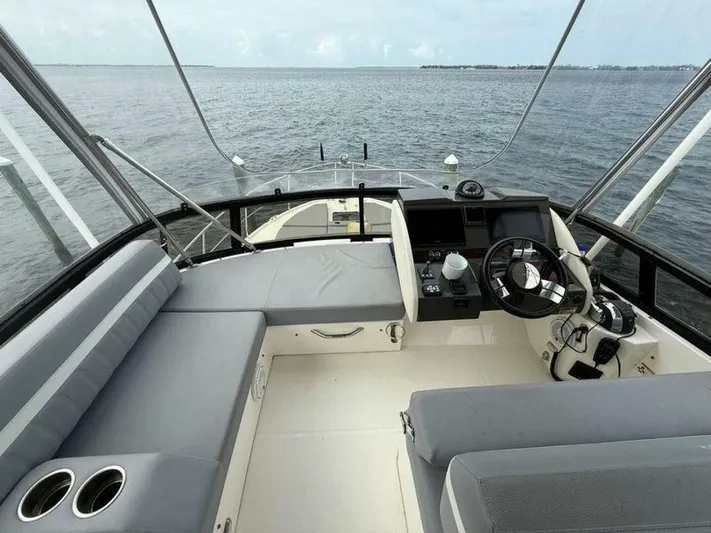Mjm Grand Yacht Photos Pics 2020 Carver C36 Command Bridge - Image 18