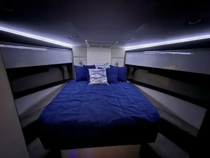 Mjm Grand Yacht Photos Pics 2020 Carver C36 Command Bridge - Image 88