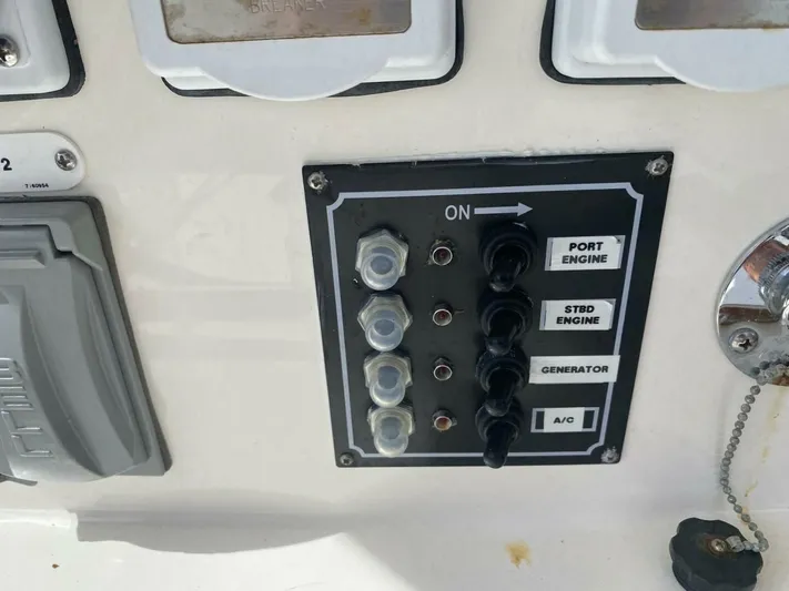 Mjm Grand Yacht Photos Pics 2020 Carver C36 Command Bridge - Image 40