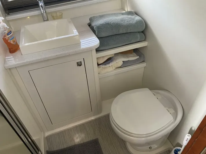 Mjm Grand Yacht Photos Pics 2020 Carver C36 Command Bridge - Image 94