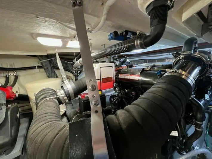 Mjm Grand Yacht Photos Pics 2020 Carver C36 Command Bridge - Image 55