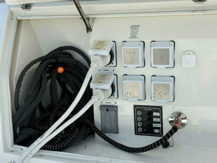 Mjm Grand Yacht Photos Pics 2020 Carver C36 Command Bridge - Image 37