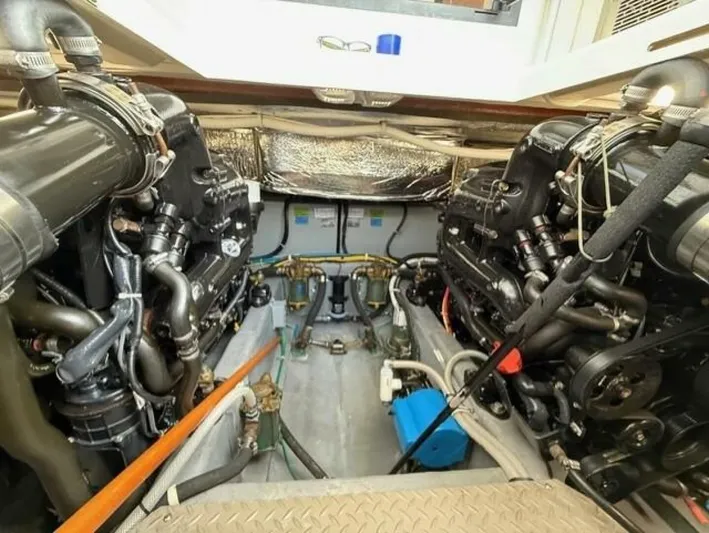 Mjm Grand Yacht Photos Pics 2020 Carver C36 Command Bridge - Image 49