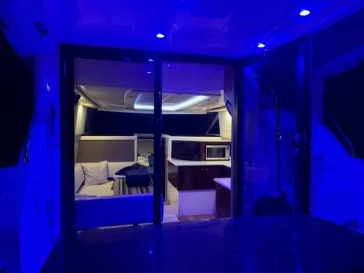 Mjm Grand Yacht Photos Pics 2020 Carver C36 Command Bridge - Image 32