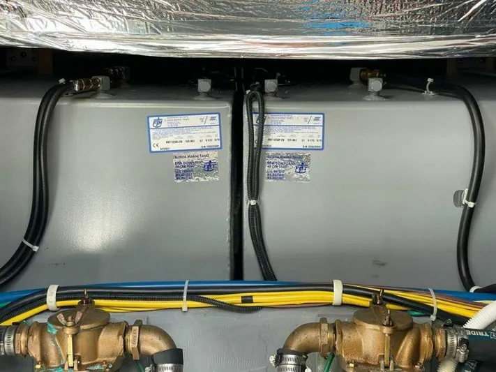 Mjm Grand Yacht Photos Pics 2020 Carver C36 Command Bridge - Image 47