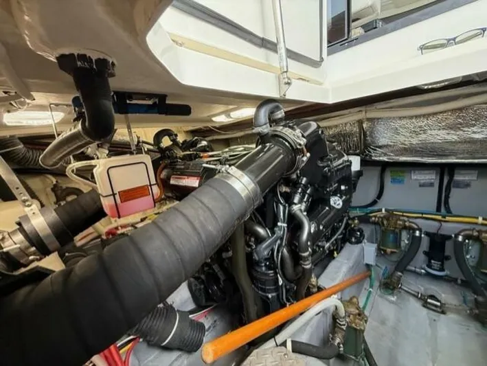 Mjm Grand Yacht Photos Pics 2020 Carver C36 Command Bridge - Image 52