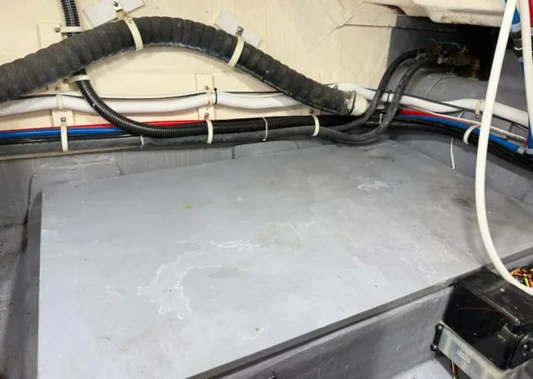 Mjm Grand Yacht Photos Pics 2020 Carver C36 Command Bridge - Image 105