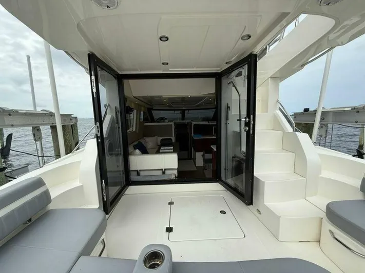 Mjm Grand Yacht Photos Pics 2020 Carver C36 Command Bridge - Image 31