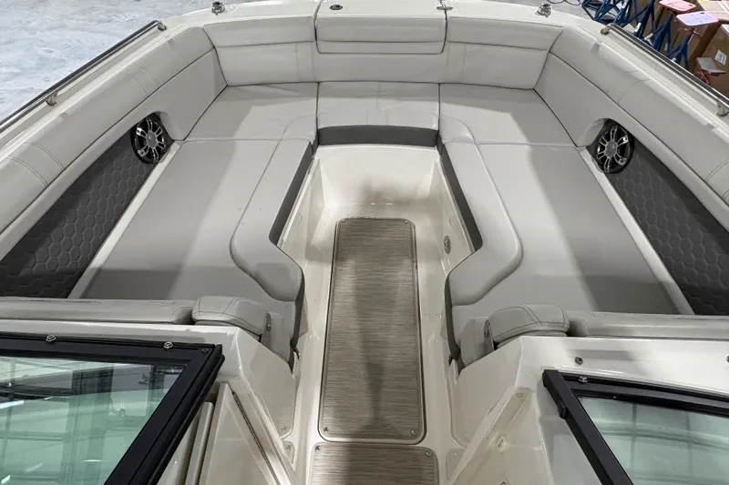  Yacht Photos Pics 2022 Sea Ray SDX 270 Outboard interior with spacious seating and modern design.