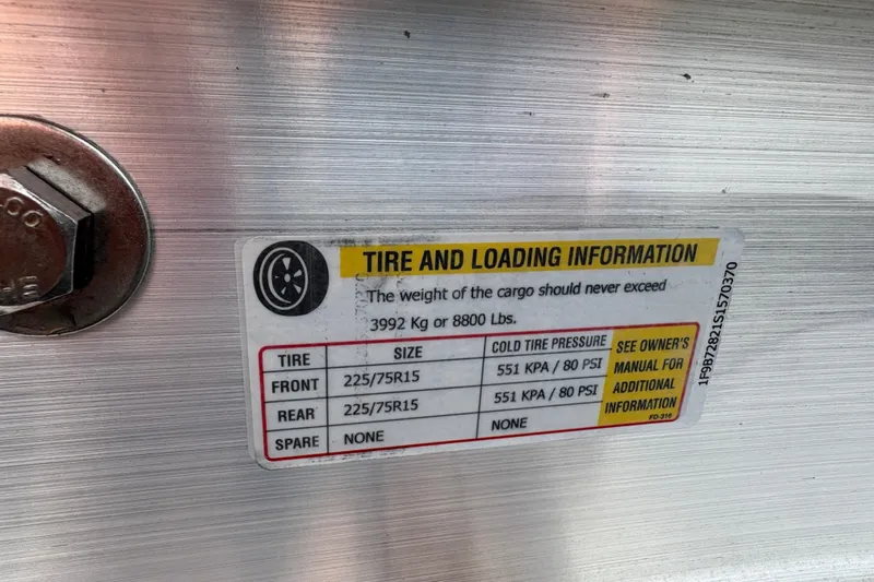  Yacht Photos Pics Tire and loading information label on 2022 Sea Ray SDX 270 Outboard.