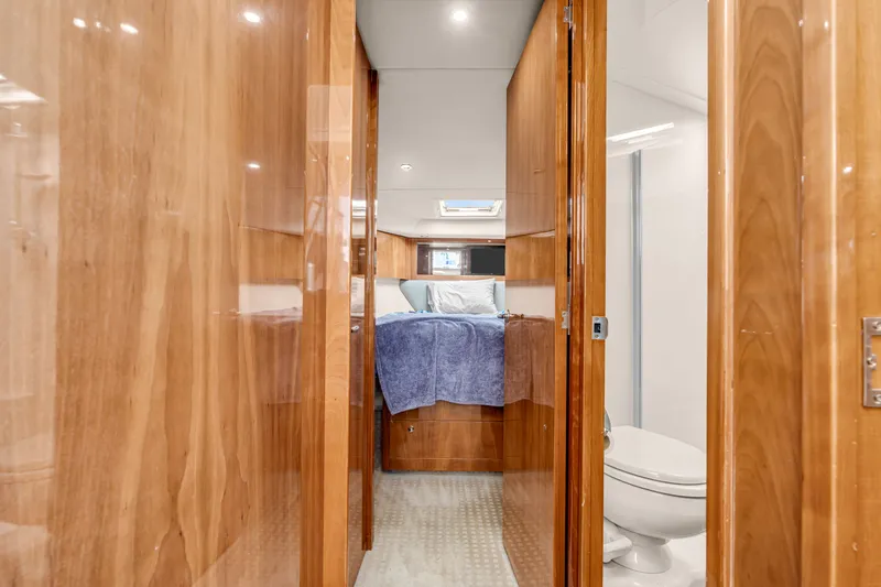 Ayeroller Yacht Photos Pics 