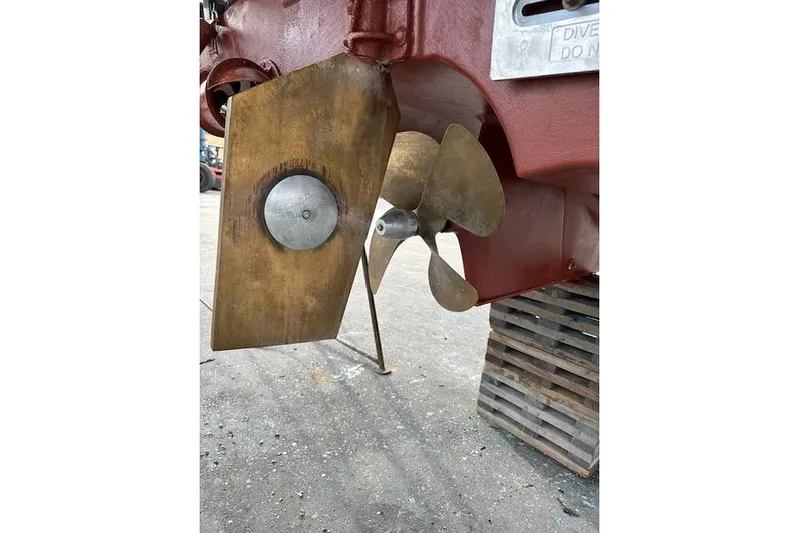 Glasgow Ranger Yacht Photos Pics Propeller and rudder of 2014 Ranger Tugs R-31 boat on dry dock.