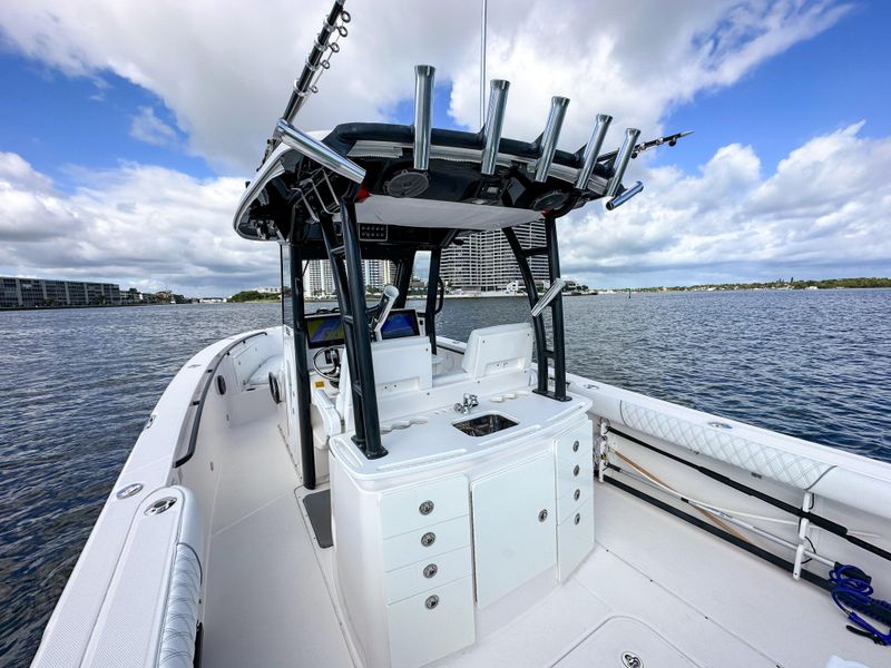 2014 Everglades 325 Center Console
