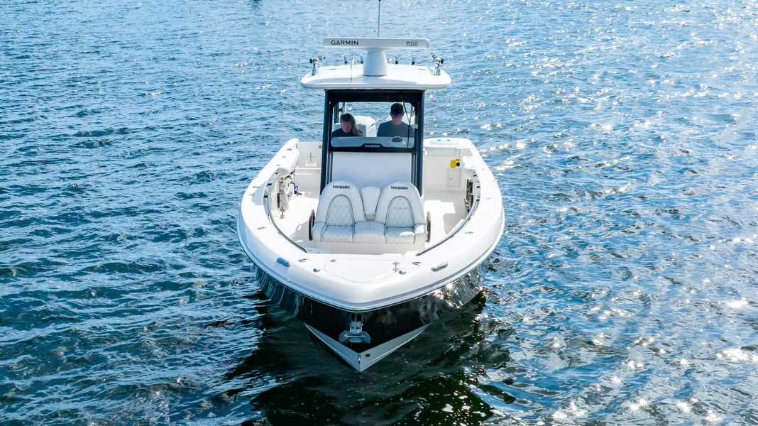 2014 Everglades 325 Center Console