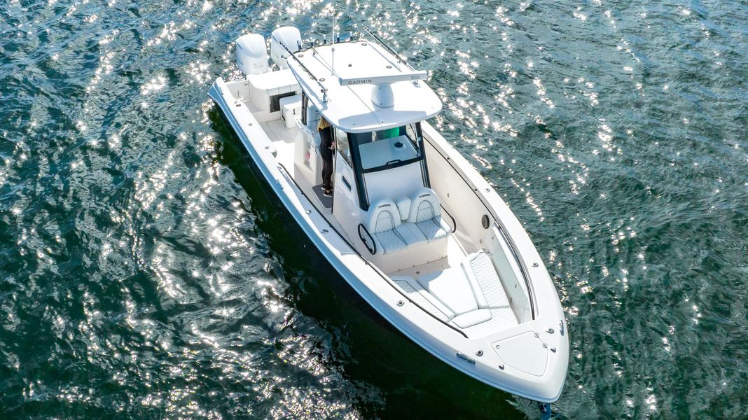 2014 Everglades 325 Center Console