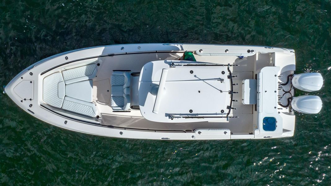 2014 Everglades 325 Center Console