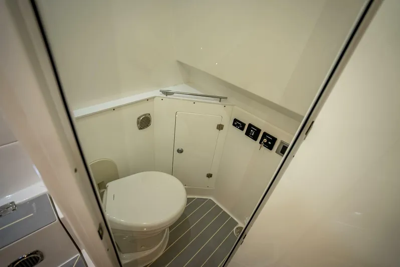  Yacht Photos Pics 2024 Hcb 42 Lujo - Image 38