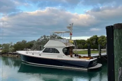 Hinckley Talaria 44 FB