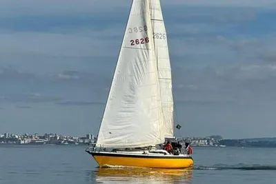 1982 Oyster 37