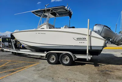 Boston Whaler 240 Outrage