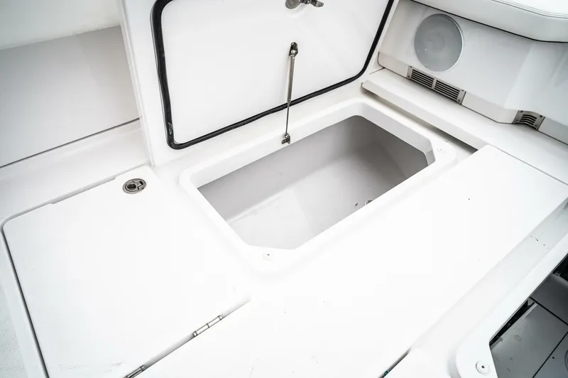  Yacht Photos Pics 2024 Hcb 48 Campeon - Image 54