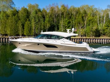 2017 53' Tiara Yachts-53 Coupe Sturgeon Bay, WI, US