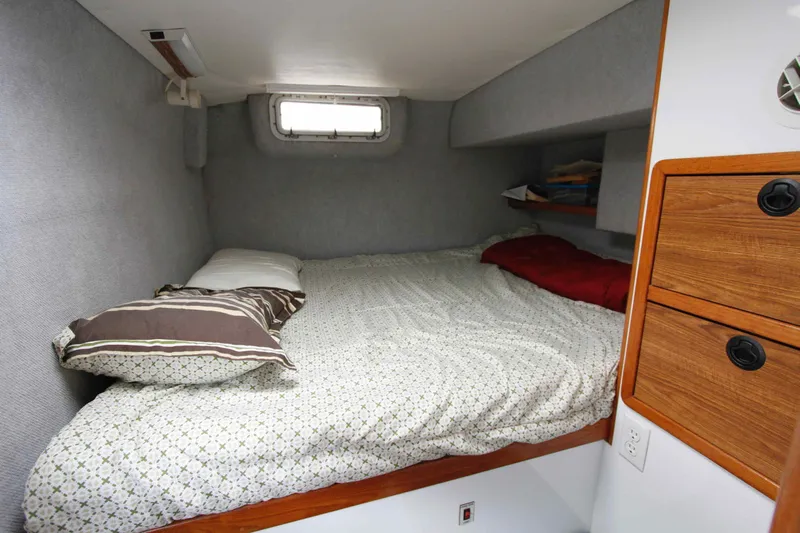 Galileo Yacht Photos Pics Manta 42 VIP Guest Berth on Starboard Hull