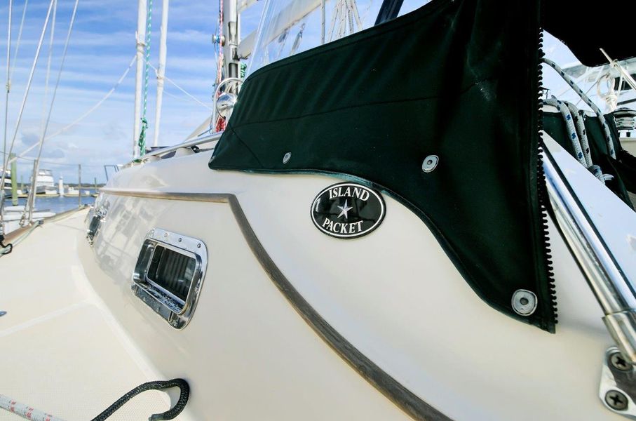 2001 Island Packet 380