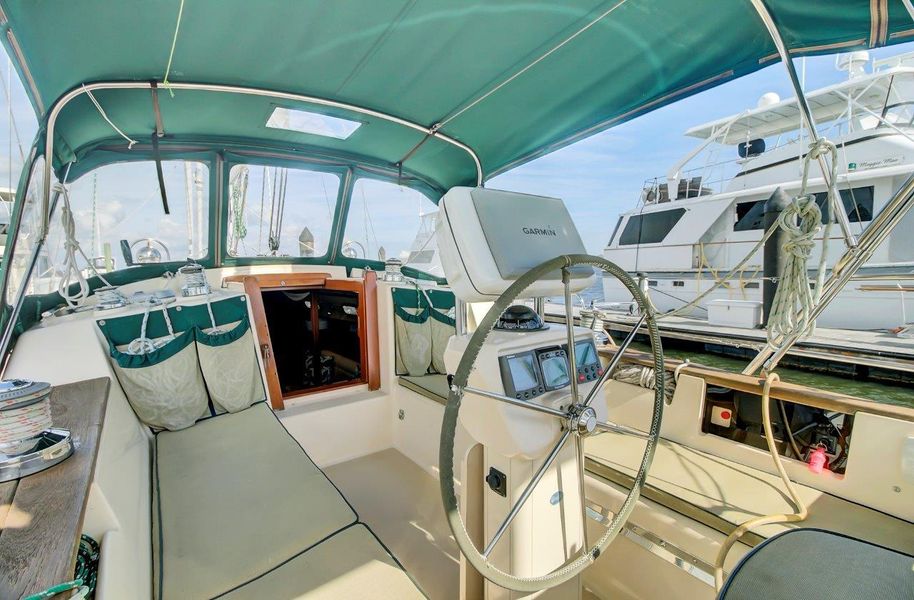 2001 Island Packet 380