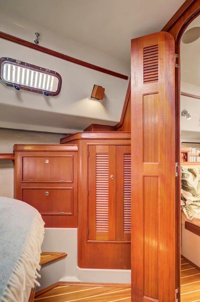 2001 Island Packet 380