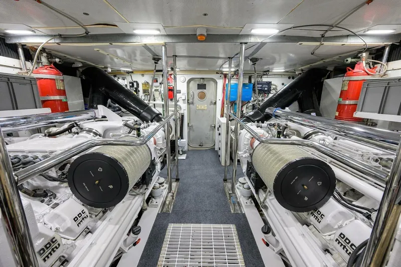 Jule Yacht Photos Pics Engine room of a 2005 Pacific Mariner 85 yacht, featuring dual DDC MTU engines.