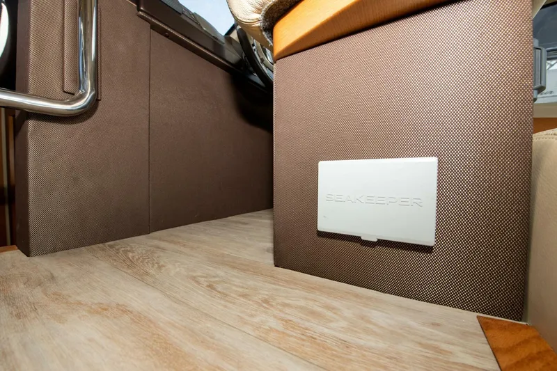  Yacht Photos Pics 2017 Azimut 42 Fly - Image 14