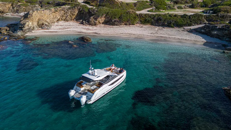 Th 36 Yacht Photos Pics EXTERIOR AFT PHOTO
